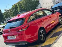 Usado Hyundai i30 136 CV (100 kW) 2021 Rojo Familiar