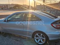 Usado Mercedes C200 Sport Edition 122 CV (89 kW) 2005 Gris / plata Berlina