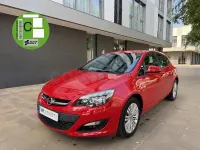 Usado Opel Astra Excellence 110 CV (80 kW) 2015 Rojo Berlina