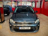 Usado Kia Rio 90 CV (66 kW) 2017 Gris / plata Berlina