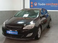 Usado Opel Astra Cosmo 110 CV (80 kW) 2011 Negro Berlina
