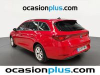 Usado Seat Leon Style 110 CV (80 kW) 2022 Rojo Familiar