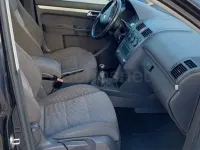 Usado VW Touran Highline 140 CV (102 kW) 2006 Negro Monovolumen