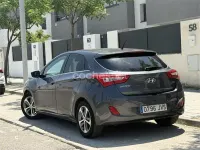 Usado Hyundai i30 110 CV (80 kW) 2016 Gris / plata Berlina