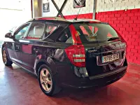 Usado Kia Ceed Active 115 CV (84 kW) 2009 Negro Utilitario