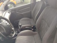 Usado Ford Focus Trend 115 CV (84 kW) 2004 Azul Berlina