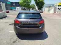 Usado Peugeot 308 Allure 120 CV (88 kW) 2018 Gris / plata Berlina