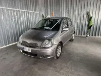 Usado Toyota Yaris Luna 75 CV (55 kW) 2005 Gris Utilitario