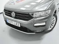 Usado VW T-Roc Advance 116 CV (85 kW) 2021 Gris SUV
