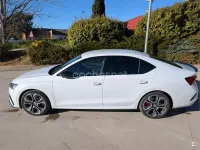 Usado Skoda Octavia RS 245 CV (180 kW) 2022 Blanco Berlina