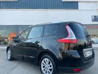 Usado Renault Grand Scénic Bose Edition 130 CV (95 kW) 2015 Negro Monovolumen