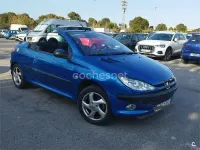 Usado Peugeot 206 110 CV (80 kW) 2002 Azul Descapotable