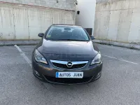 Usado Opel Astra Sportive 165 CV (121 kW) 2013 Gris / plata Berlina