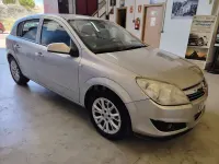 Usado Opel Astra Energy 90 CV (66 kW) 2008 Gris / plata Berlina