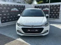 Usado Hyundai i20 90 CV (66 kW) 2017 Blanco Berlina
