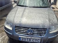 Usado VW Passat Highline 130 CV (95 kW) 2004 Gris / plata Berlina