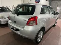 Usado Toyota Yaris Sol 87 CV (63 kW) 2006 Gris / plata Berlina