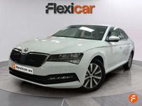 Usado Skoda Superb Style 150 CV (110 kW) 2022 Blanco Familiar