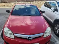 Usado Opel Tigra Enjoy 70 CV (51 kW) 2006 Rojo Descapotable