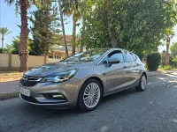 Usado Opel Astra Excellence 136 CV (100 kW) 2016 Gris / plata Berlina