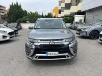 Usado Mitsubishi Outlander P-HEV 224 CV (164 kW) 2019 Gris / plata SUV
