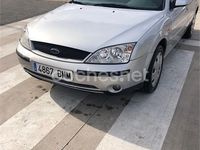 Usado Ford Mondeo Trend 125 CV (91 kW) 2001 Gris / plata Berlina