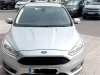Usado Ford Focus Trend 125 CV (91 kW) 2016 Gris / plata Berlina