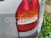 Usado Opel Zafira Comfort 82 CV (60 kW) 1999 Gris / plata Monovolumen