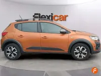 Usado Dacia Sandero Comfort 91 CV (66 kW) 2023 Naranja Utilitario