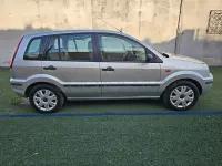 Usado Ford Fusion 100 CV (73 kW) 2003 Gris / plata Utilitario