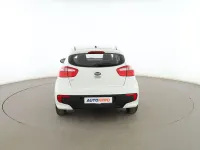 Usado Kia Rio 85 CV (62 kW) 2015 Blanco Berlina