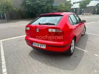 Usado Seat Leon 105 CV (77 kW) 2002 Rojo Utilitario