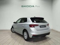 Usado Skoda Fabia Selection 95 CV (69 kW) 2024 Gris plata Berlina