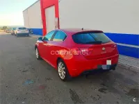 Usado Alfa Romeo Giulietta Progression 140 CV (102 kW) 2011 Rojo Utilitario