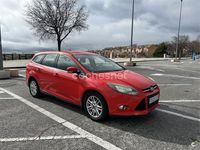 Usado Ford Focus Trend 100 CV (73 kW) 2012 Rojo Familiar