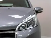 Usado Peugeot 208 Signature Sky 82 CV (60 kW) 2019 Gris Utilitario