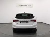 Usado Skoda Fabia Selection 95 CV (69 kW) 2025 Blanco Utilitario