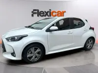Usado Toyota Yaris Hybrid Active 116 CV (85 kW) 2025 Blanco Berlina