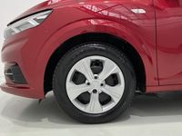 Usado Dacia Sandero Essentiel 91 CV (66 kW) 2021 Rojo Utilitario