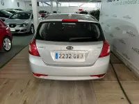 Usado Kia Ceed 115 CV (84 kW) 2010 Gris / plata Utilitario