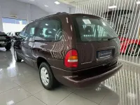Usado Chrysler Voyager 150 CV (110 kW) 2002 Burdeos Monovolumen
