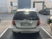 Usado Mercedes A150 95 CV (69 kW) 2005 Plateado Utilitario