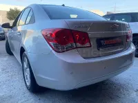 Usado Chevrolet Cruze LT 124 CV (91 kW) 2011 Gris / plata Berlina