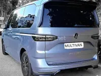 Usado VW Multivan Style 150 CV (110 kW) 2025 Gris / plata Monovolumen