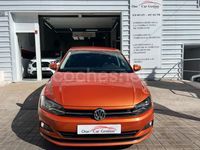Usado VW Polo Advance 95 CV (69 kW) 2021 Naranja Berlina