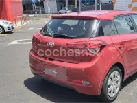 Usado Hyundai i20 84 CV (61 kW) 2016 Rojo Berlina