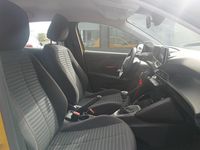Usado Peugeot 208 Active 101 CV (74 kW) 2022 Amarillo Utilitario
