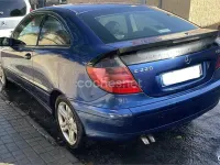 Usado Mercedes C220 143 CV (105 kW) 2002 Azul Berlina