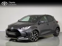 Usado Toyota Yaris Hybrid Style 116 CV (85 kW) 2022 Gris / plata Berlina
