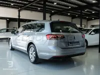 Usado VW Passat 122 CV (89 kW) 2021 Gris / plata Familiar